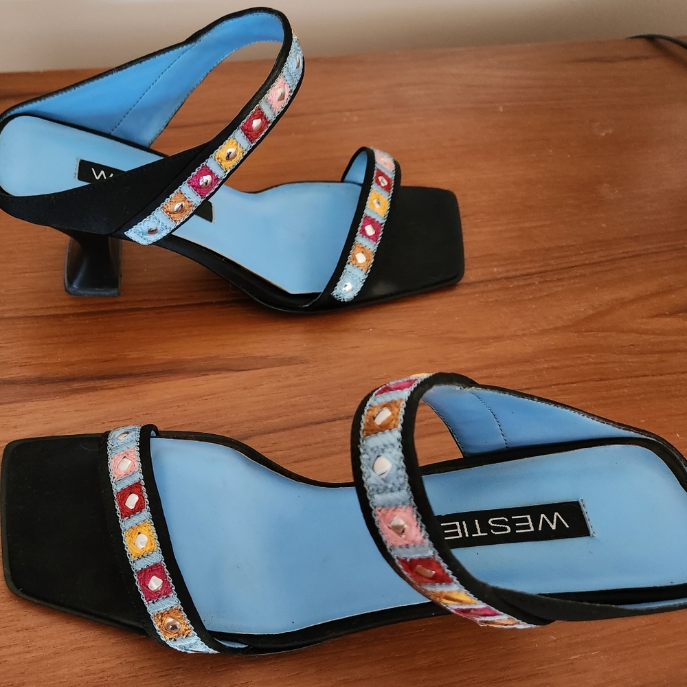 Women's Multicolor Sandals with Gorgeous Detail